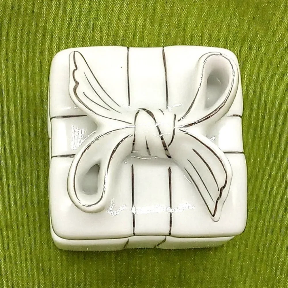 Beverly Clark Silver Bow Porcelain Trinket Box